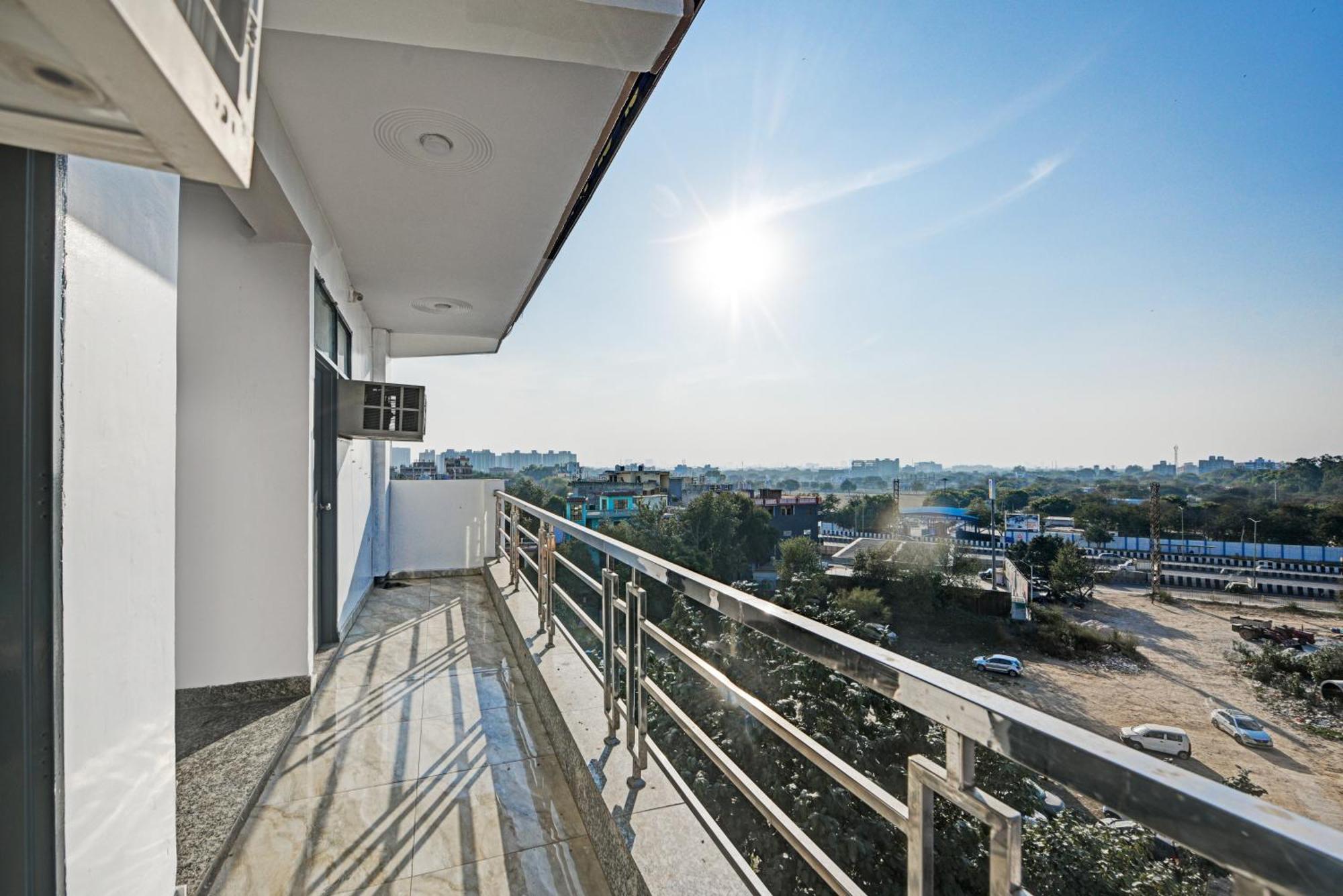 Royal Spark Inn1 - Medicity Gurugram, Near Medanta Hospital Gurgaon Exterior photo